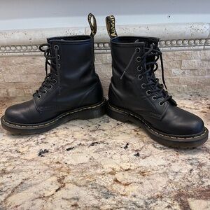 DR. Martens 1460 Womens leather lace up boots. Size 6